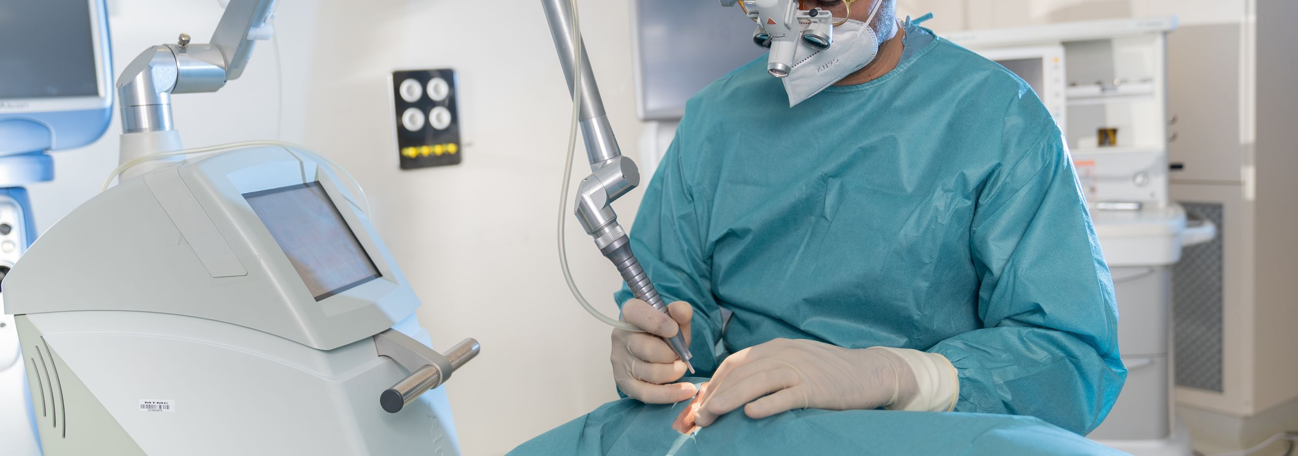 Operación Blefaroplastia láser a paciente